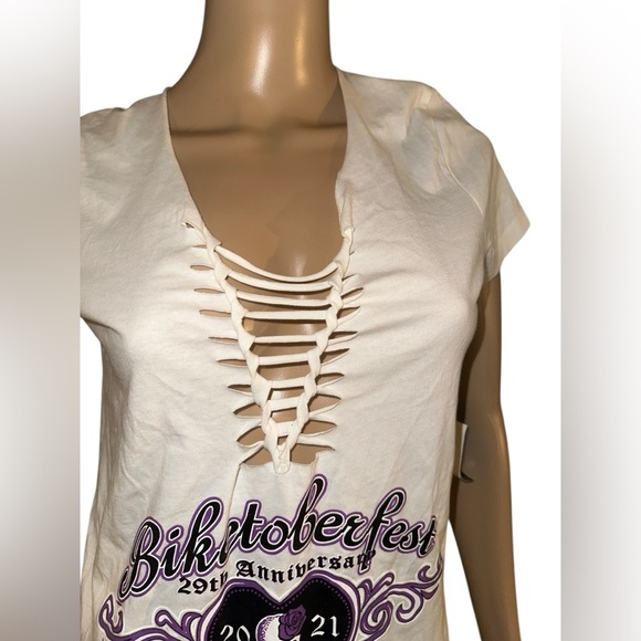 White Biketoberfest Graphic Women's Top size large - Picture 3 of 7